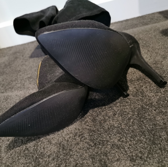 Sexy thigh high black boots with gold Zip, size 8 - Picture 3 of 4